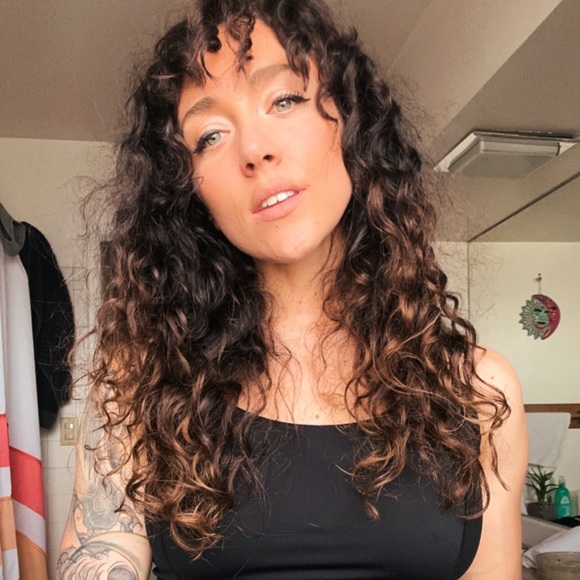 Meet your Posher, Isabeau - Picture 2 of 5